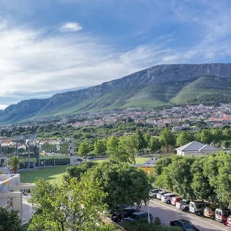 New Near Split With Garage Solin