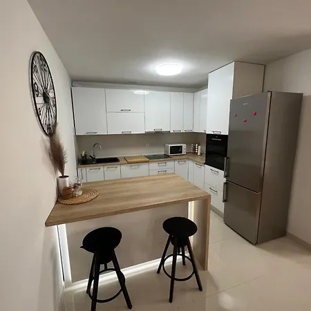 New Near Split With Garage *