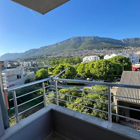 Apartment New Near Split With Garage