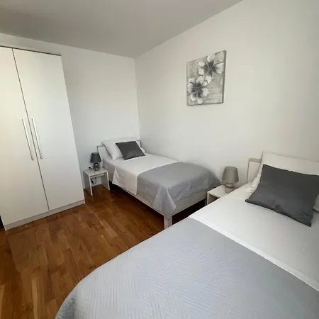New Near Split With Garage